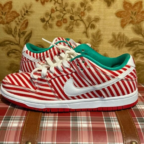 Nike SB Dunk Low Candy Cane Striped Tennis Shoe - Picture 13 of 16